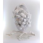 Fehér lábon álló ovál urna, világosszürke, fehér virágokkal, ledes4