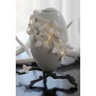 Lábon álló ovál urna, fehér, fehér virágokkal, ledes