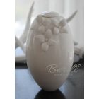 Ovál urna, fehér, fehér virágokkal